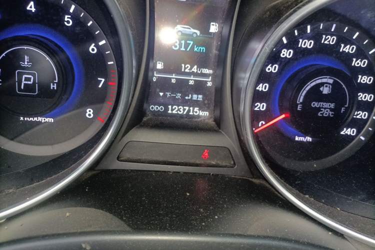 Used Hyundai Santa Fe 2013 Revised Version 2.0T Automatic All-Wheel Drive Prestige Edition Odometer Close Up