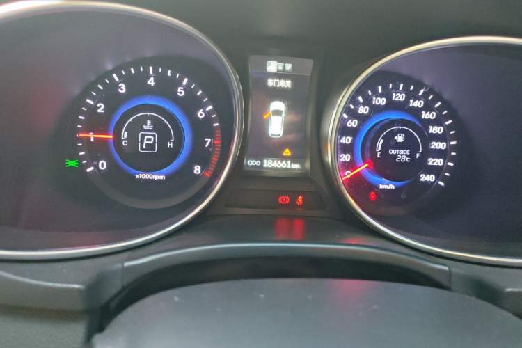 Used Hyundai Santa Fe 2013 Revised Version 2.4L Automatic All-Wheel Drive Luxury Trim Odometer Close Up
