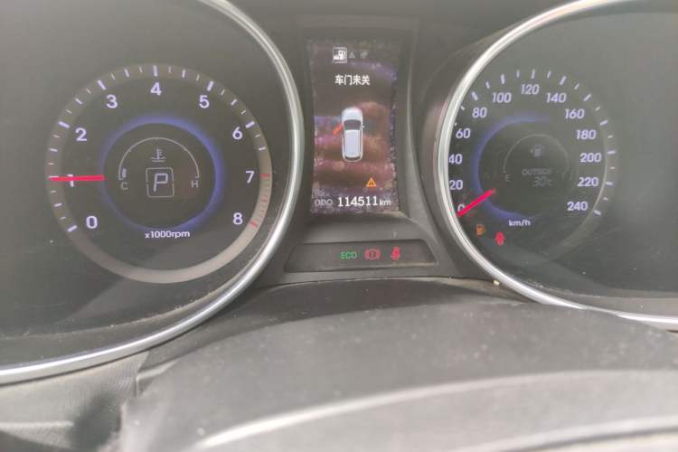 Used Hyundai Santa Fe 2013 2.4L Automatic Two-Wheel Drive Smart Version Odometer Close Up