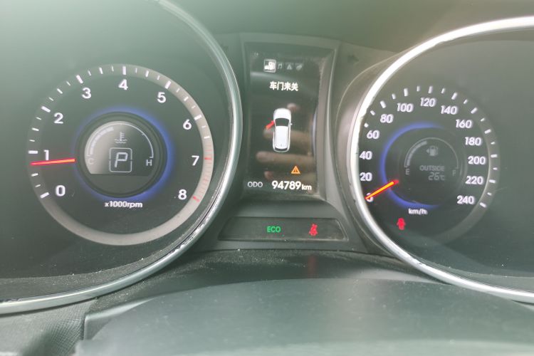 Used Hyundai Santa Fe 2013 2.4L Automatic 2WD Comfort Edition Odometer Close Up