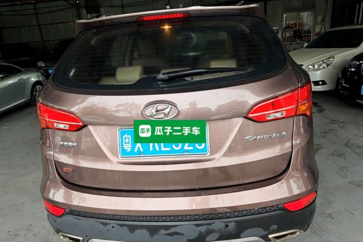 Used Hyundai Santa Fe 2013 2.4L Automatic Two-Wheel Drive Smart Version Rear