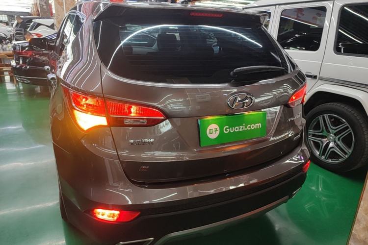 Used Hyundai Santa Fe 2013 Revised Version 2.4L Automatic All-Wheel Drive Smart Type Rear