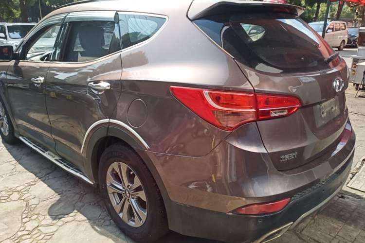 Used Hyundai Santa Fe 2013 2.4L Automatic Two-Wheel Drive Smart Version Rear Left 45 Deg