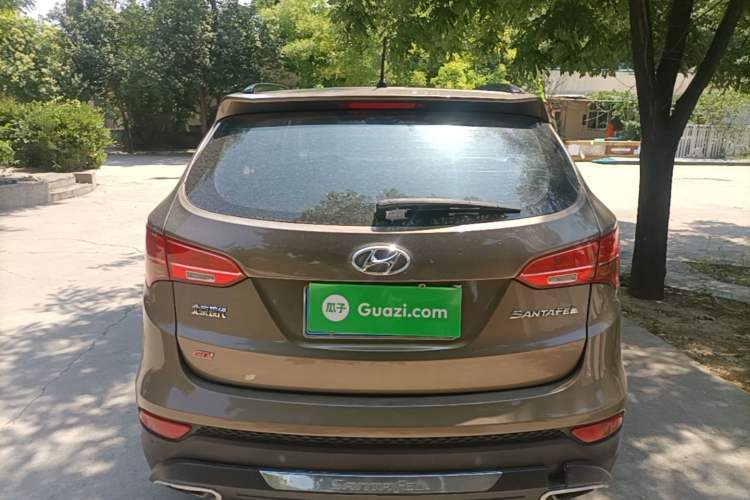 Used Hyundai Santa Fe 2013 2.4L Automatic Two-Wheel Drive Smart Version Rear