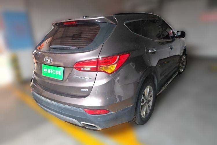 Used Hyundai Santa Fe 2013 2.0T Automatic All-Wheel Drive Top Trim Rear Right 45 Deg
