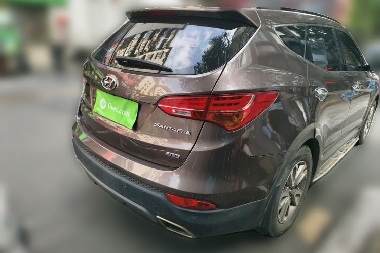 Used Hyundai Santa Fe 2013 Revised Version 2.4L Automatic All-Wheel Drive Luxury Trim Rear Right 45 Deg