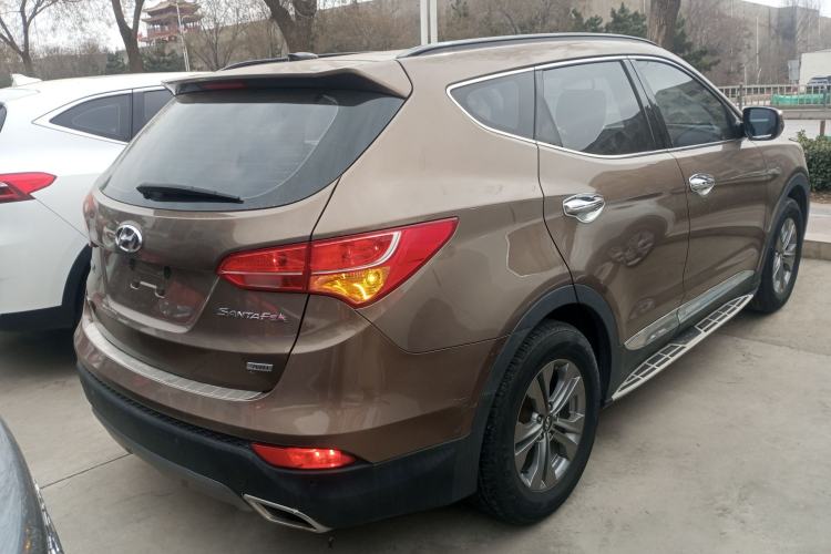 Used Hyundai Santa Fe 2013 Revised Version 2.4L Automatic All-Wheel Drive Smart Type Rear Right 45 Deg