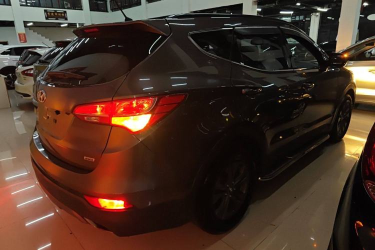 Used Hyundai Santa Fe 2013 2.4L Automatic 4x4 Comfort Edition Rear Right 45 Deg