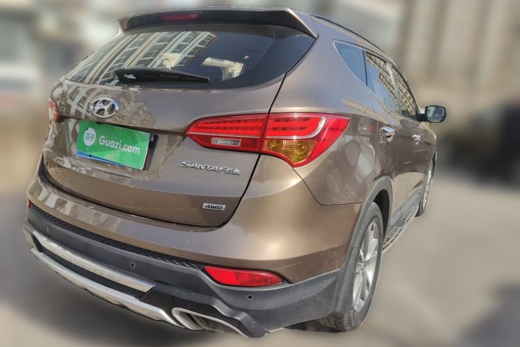 Used Hyundai Santa Fe 2013 Revised Version 2.4L Automatic All-Wheel Drive Luxury Trim Rear Right 45 Deg