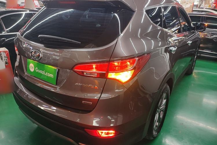 Used Hyundai Santa Fe 2013 Revised Version 2.4L Automatic All-Wheel Drive Smart Type Rear Right 45 Deg