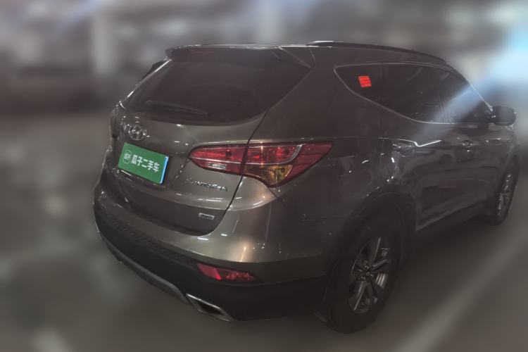 Used Hyundai Santa Fe 2013 Revised Version 2.4L Automatic All-Wheel Drive Luxury Trim Rear Right 45 Deg