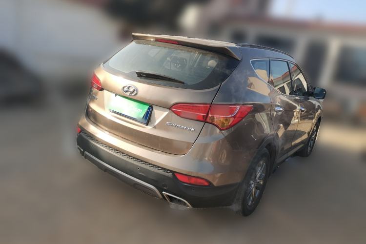 Used Hyundai Santa Fe 2013 Revised Version 2.4L Automatic All-Wheel Drive Luxury Trim Rear Right 45 Deg