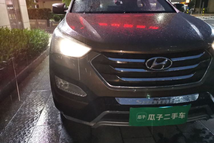 Used Hyundai Santa Fe 2013 2.4L Automatic Two-Wheel Drive Smart Version Right Front Headlight