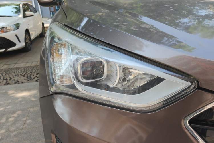 Used Hyundai Santa Fe 2013 2.0T Automatic Two-Wheel Drive Fashion Edition Right Front Headlight