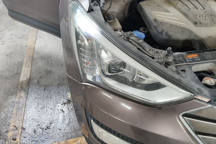 Used Hyundai Santa Fe  Right Front Headlight