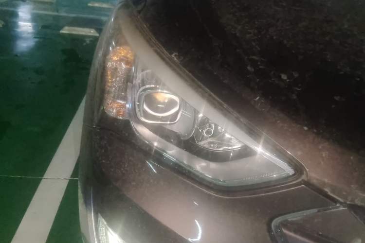 Used Hyundai Santa Fe 2013 2.4L Automatic 2WD Comfort Edition Right Front Headlight
