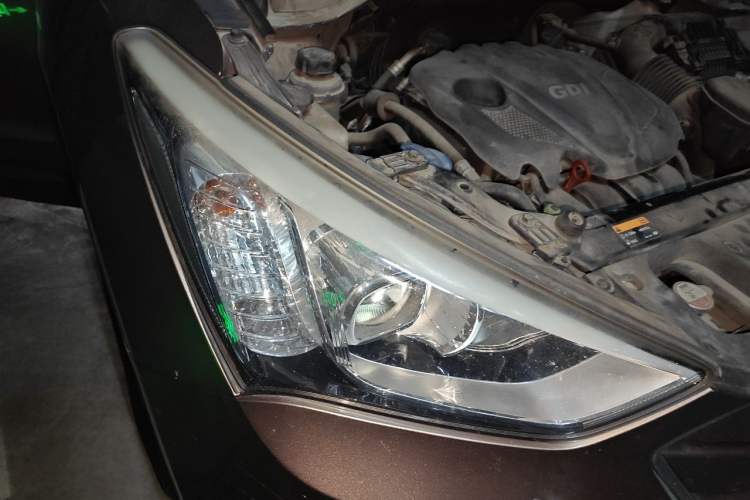 Used Hyundai Santa Fe 2013 2.4L Automatic 2WD Comfort Edition Right Front Headlight