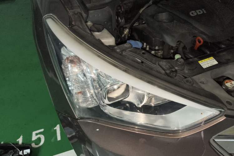 Used Hyundai Santa Fe 2013 2.4L Automatic Two-Wheel Drive Smart Version Right Front Headlight