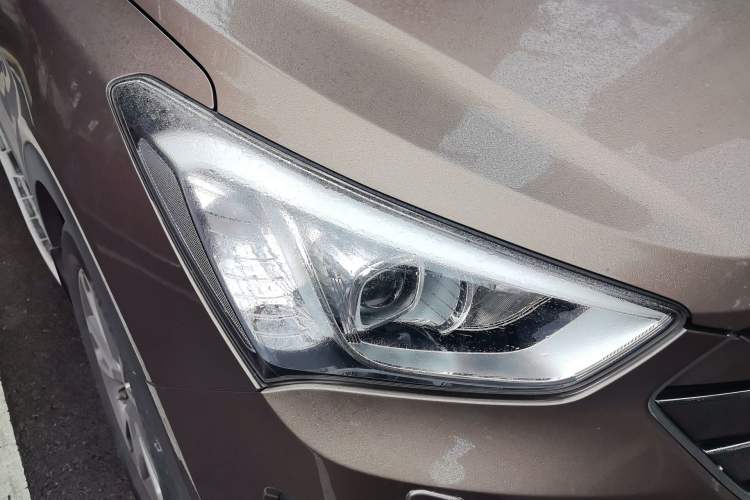 Used Hyundai Santa Fe 2013 2.0T Automatic All-Wheel Drive Prestige Version Right Front Headlight