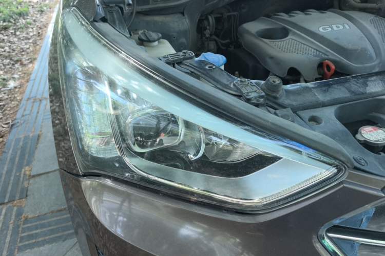 Used Hyundai Santa Fe 2013 2.4L Automatic Two-Wheel Drive Smart Version Right Front Headlight