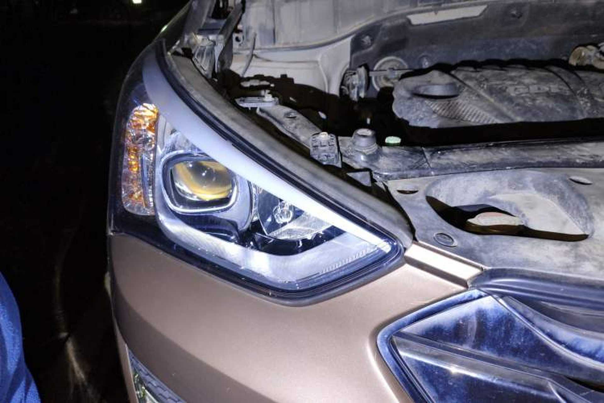 Used Hyundai Santa Fe 2013 2.4L Automatic Two-Wheel Drive Smart Version Right Front Headlight
