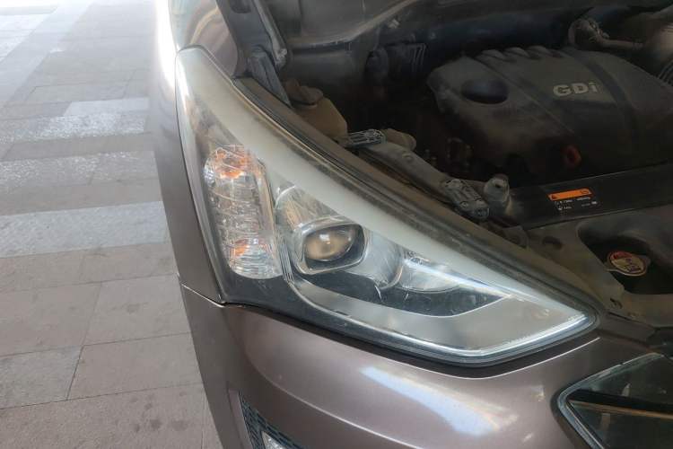 Used Hyundai Santa Fe 2013 2.4L Automatic Two-Wheel Drive Smart Version Right Front Headlight