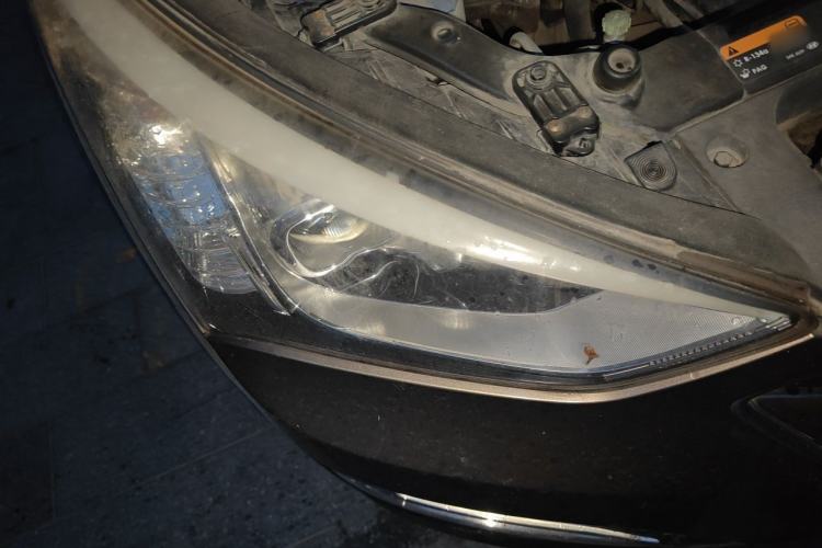 Used Hyundai Santa Fe 2013 2.4L Automatic Two-Wheel Drive Smart Version Right Front Headlight