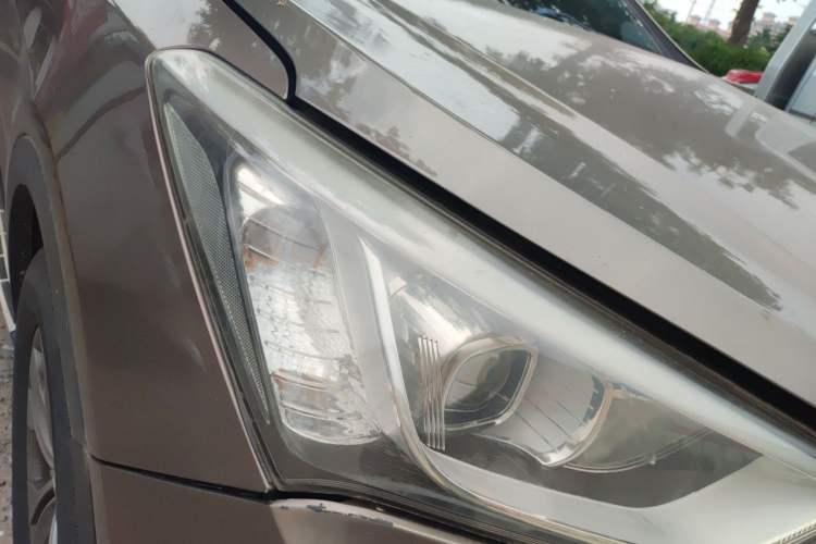 Used Hyundai Santa Fe 2013 2.4L Automatic Two-Wheel Drive Smart Version Right Front Headlight