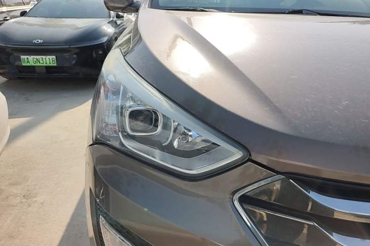Used Hyundai Santa Fe 2013 Revised Version 2.4L Automatic All-Wheel Drive Smart Type Right Front Headlight