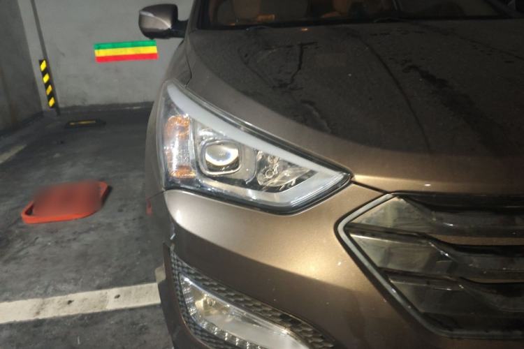 Used Hyundai Santa Fe 2013 2.4L Automatic 4x4 Smart Version Right Front Headlight