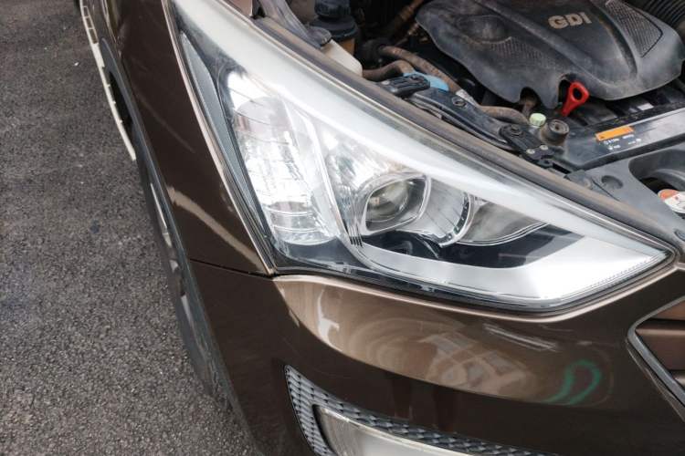 Used Hyundai Santa Fe 2013 2.4L Automatic 2WD Comfort Edition Right Front Headlight