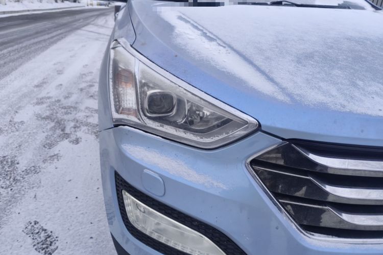 Used Hyundai Santa Fe 2013 2.0T Automatic All-Wheel Drive Prestige Version Right Front Headlight