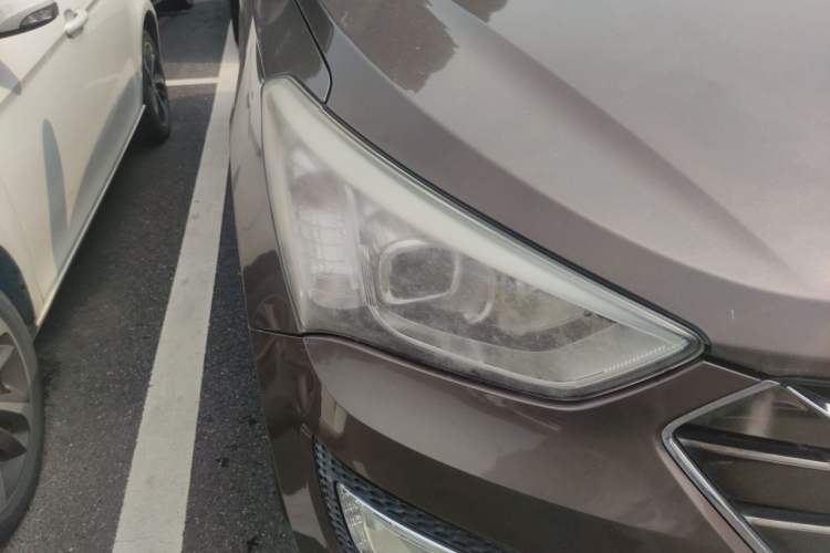 Used Hyundai Santa Fe 2013 2.4L Automatic Two-Wheel Drive Smart Version Right Front Headlight