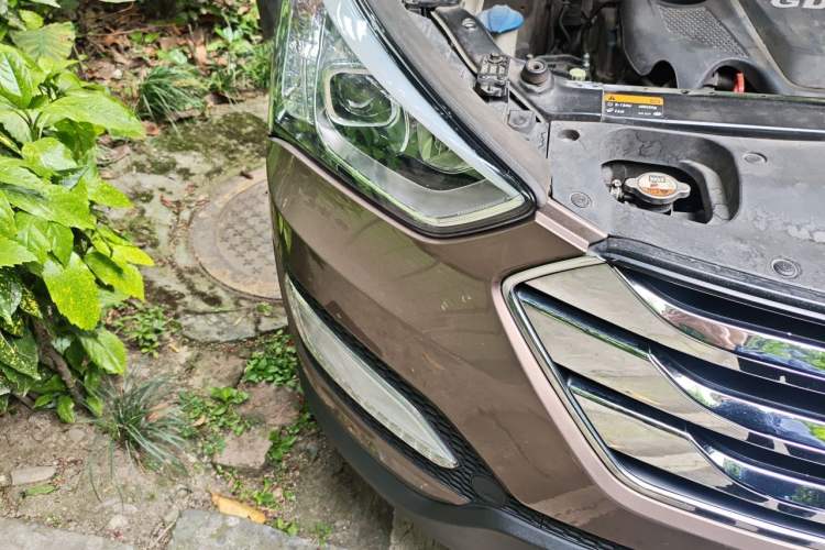 Used Hyundai Santa Fe 2013 Revised Version 2.4L Automatic All-Wheel Drive Smart Type Right Front Headlight