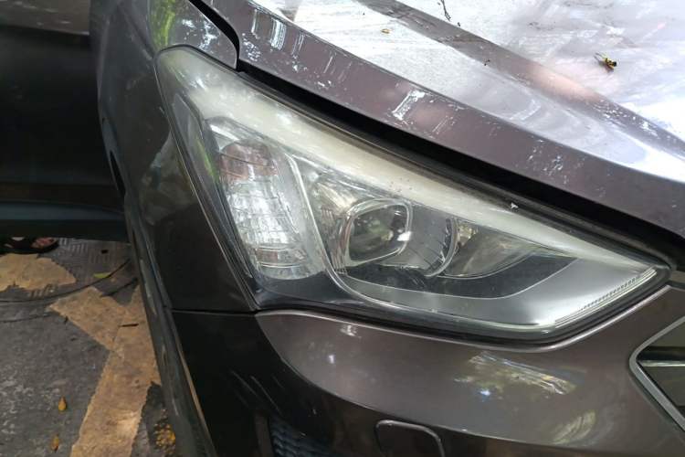 Used Hyundai Santa Fe 2013 2.4L Automatic 4x4 Prestige Edition Right Front Headlight