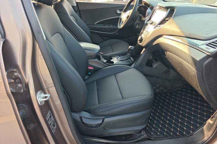 Used Hyundai Santa Fe 2013 2.4L Automatic 2WD Comfort Edition Right Front Seat