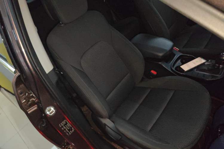 Used Hyundai Santa Fe 2013 2.4L Automatic 4x4 Comfort Edition Right Front Seat