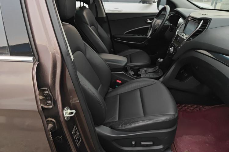 Used Hyundai Santa Fe 2013 2.4L Automatic Two-Wheel Drive Smart Version Right Front Seat