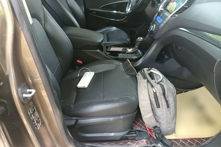 Used Hyundai Santa Fe 2013 2.4L Automatic Two-Wheel Drive Smart Version Right Front Seat