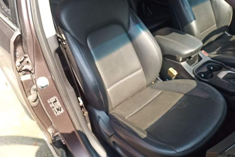 Used Hyundai Santa Fe 2013 2.4L Automatic Two-Wheel Drive Smart Version Right Front Seat