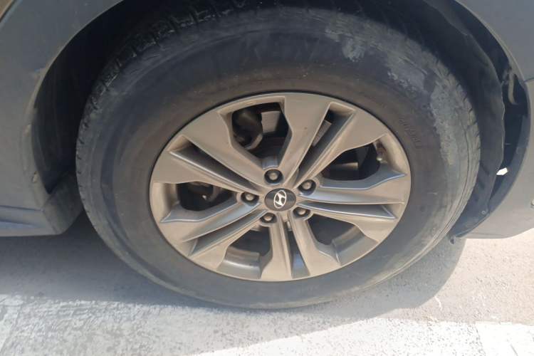 Used Hyundai Santa Fe 2013 Revised Version 2.4L Automatic All-Wheel Drive Smart Type Right Front Wheel Hub