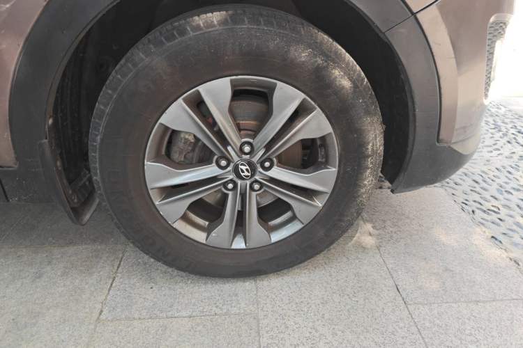 Used Hyundai Santa Fe 2013 2.0T Automatic Two-Wheel Drive Fashion Edition Right Front Wheel Hub
