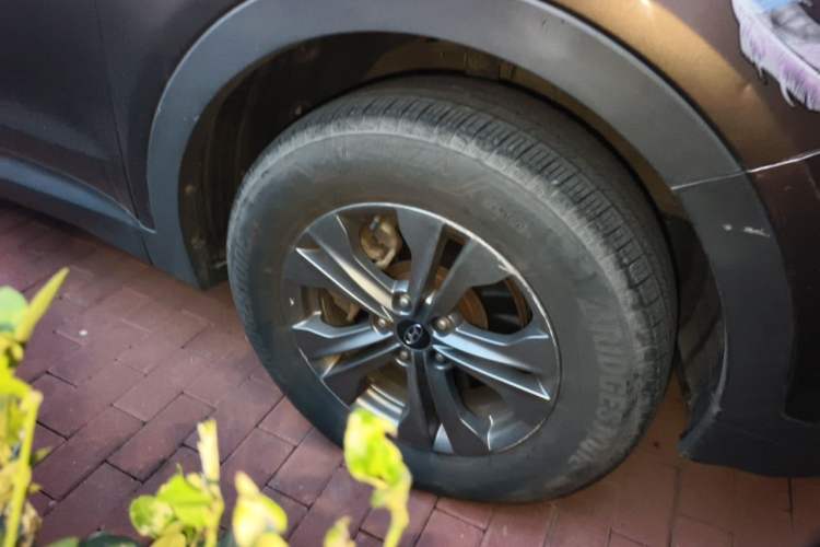 Used Hyundai Santa Fe 2013 Revised Version 2.4L Automatic All-Wheel Drive Smart Type Right Front Wheel Hub