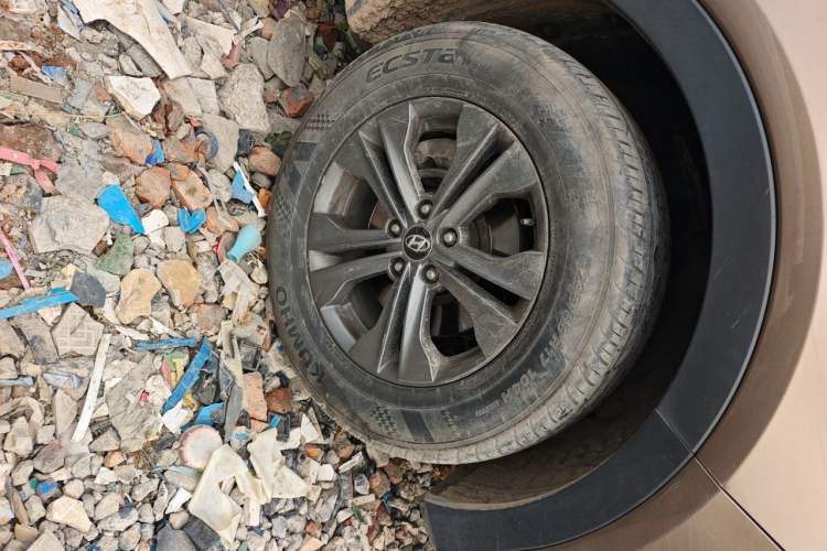 Used Hyundai Santa Fe 2013 2.4L Automatic 2WD Comfort Edition Right Front Wheel Hub