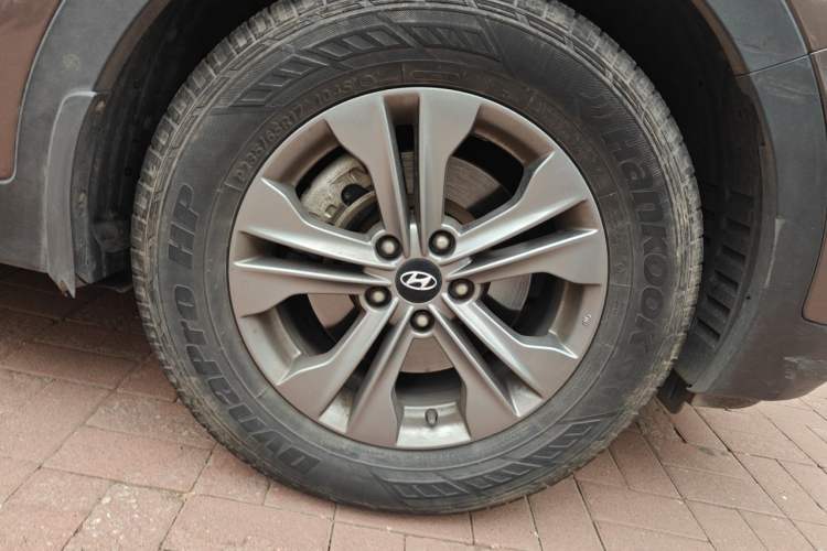 Used Hyundai Santa Fe 2013 Revised Version 2.4L Automatic All-Wheel Drive Smart Type Right Front Wheel Hub
