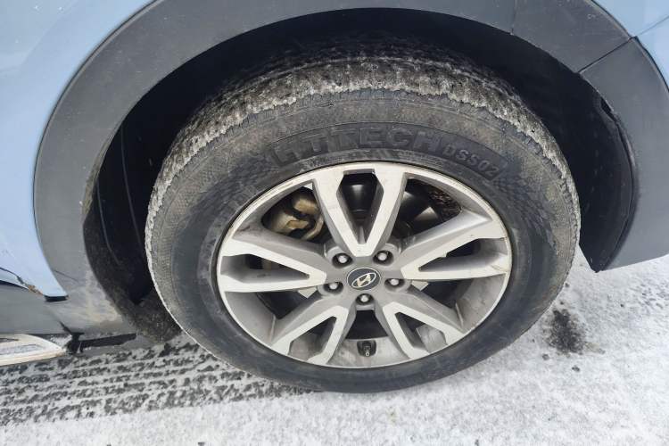 Used Hyundai Santa Fe 2013 2.0T Automatic All-Wheel Drive Prestige Version Right Front Wheel Hub