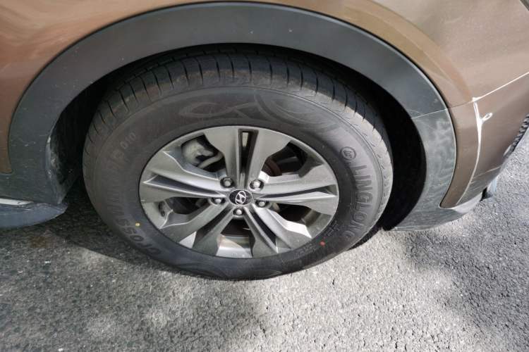 Used Hyundai Santa Fe 2013 2.4L Automatic 2WD Comfort Edition Right Front Wheel Hub