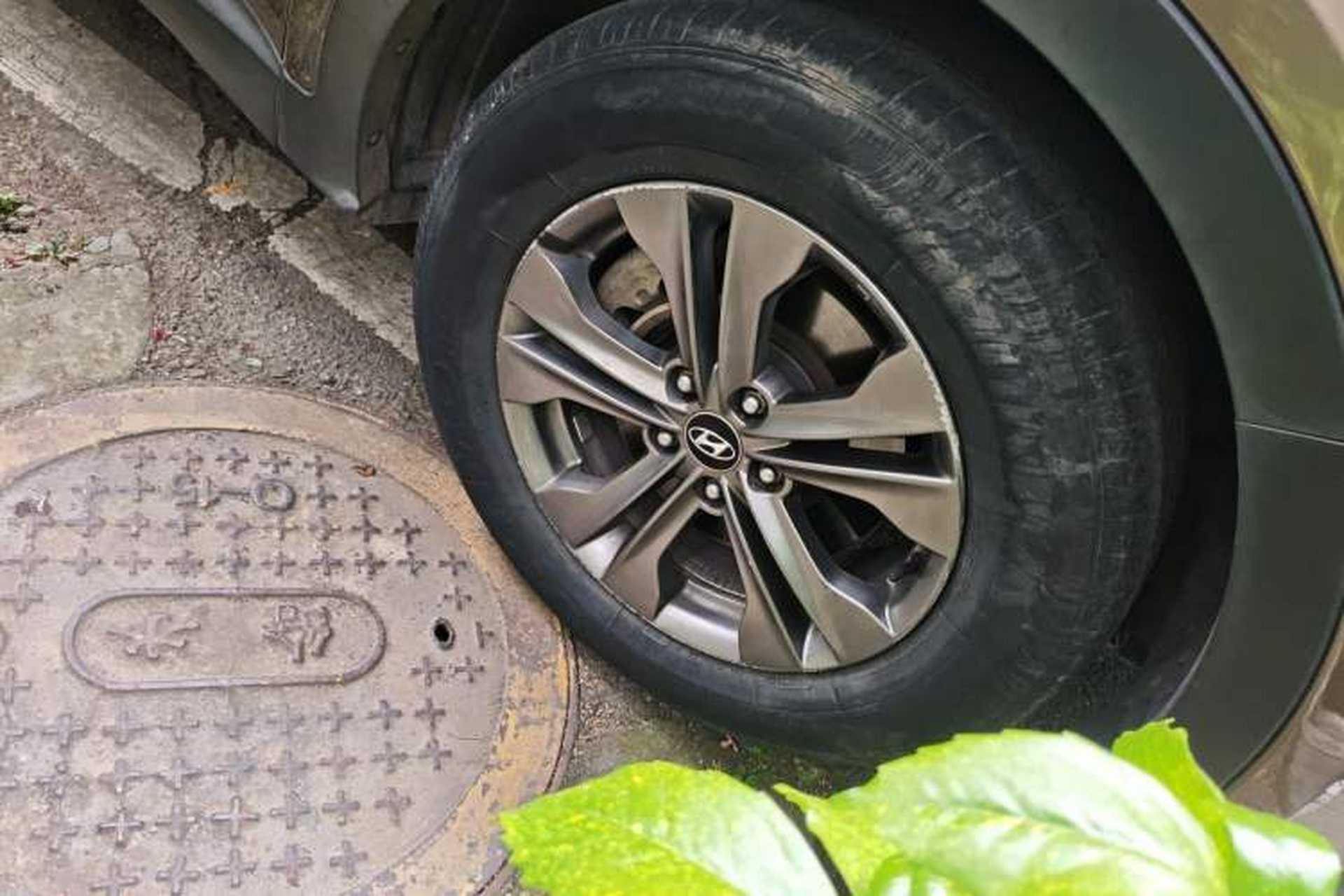 Used Hyundai Santa Fe 2013 Revised Version 2.4L Automatic All-Wheel Drive Smart Type Right Front Wheel Hub