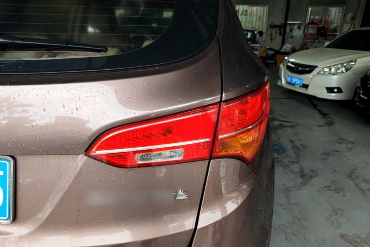 Used Hyundai Santa Fe 2013 2.4L Automatic Two-Wheel Drive Smart Version Right Rear Taillight