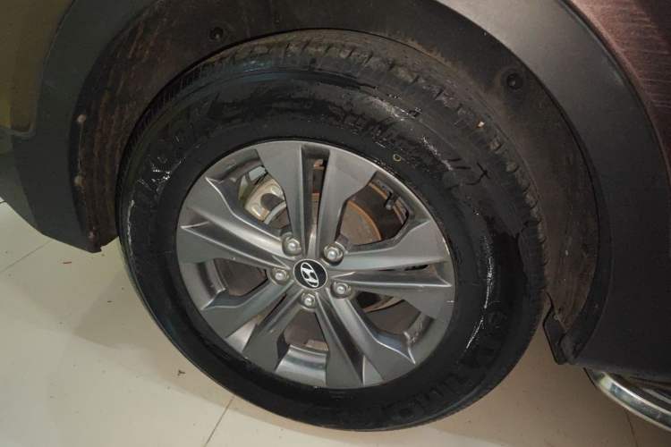 Used Hyundai Santa Fe 2013 2.4L Automatic 4x4 Comfort Edition Right Rear Wheel Hub